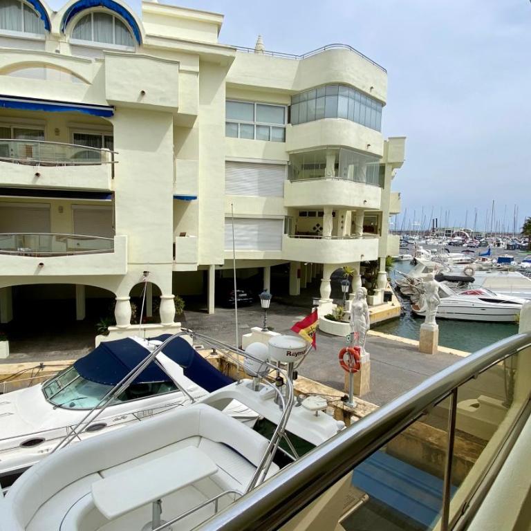 Capaldi Luxury Holiday Rentals Puerto Marina Benalmadena - Apartment - 7