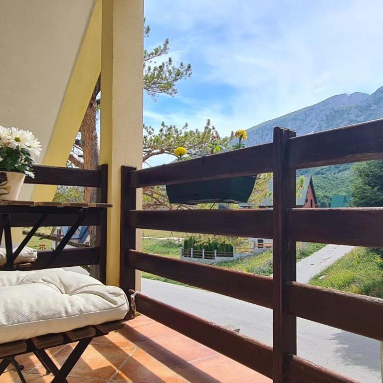 Guest House Tiha noć - Quadruple Room with Mountain View - 9