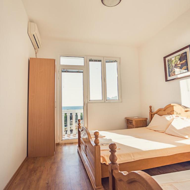 Apartments Atlantis - Studio with Balcony and Sea View (3 Adults) - 1