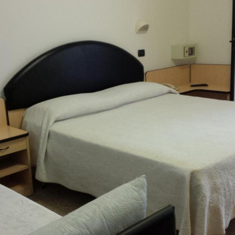 Hotel Trocadero - Dreibettzimmer - 2