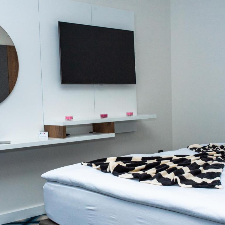 Swiss Plus Hotel - Deluxe Double Room with Balcony - 2