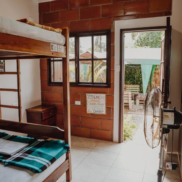 Esperanto Bed & Breakfast Surf Hostel - Habitación Doble - 2 camas - 9