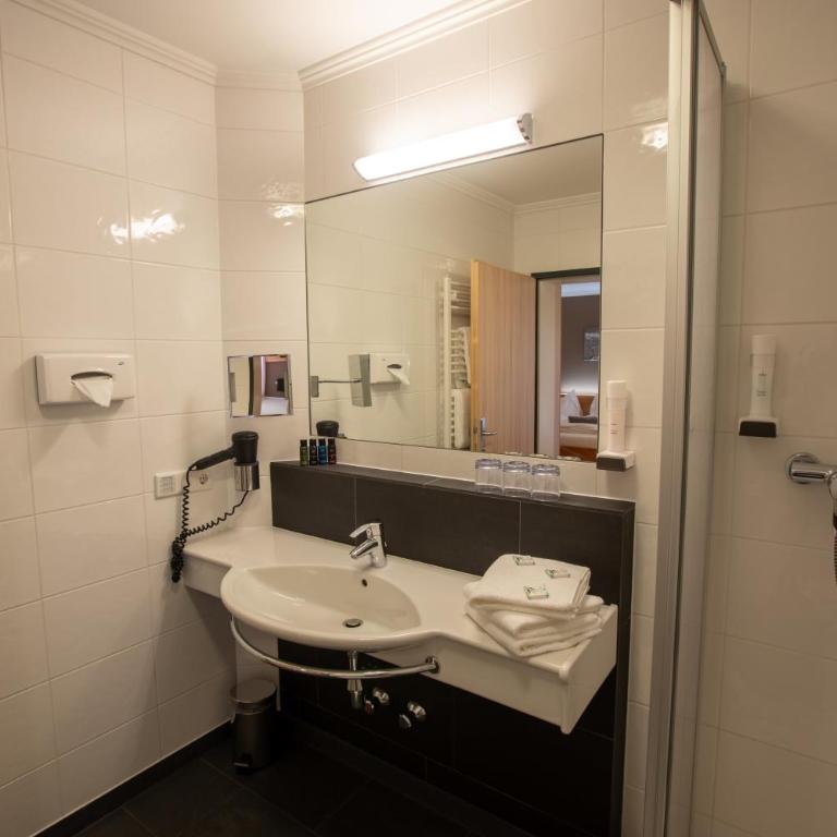 Hotel Auwirt Zentrum - Doppelzimmer mit Balkon - 3