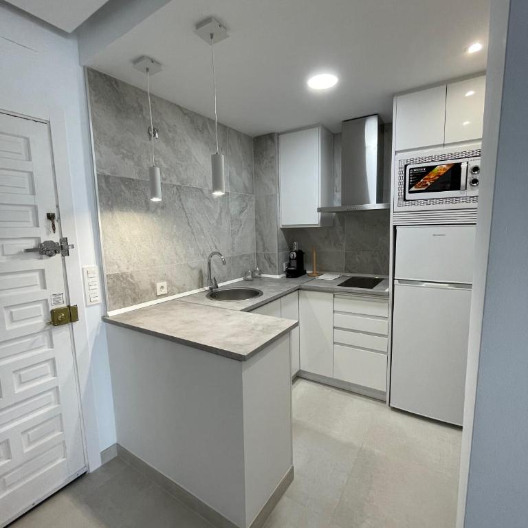 Benal Beach Sea View Apartment (Benalmadena) - Apartment - 23