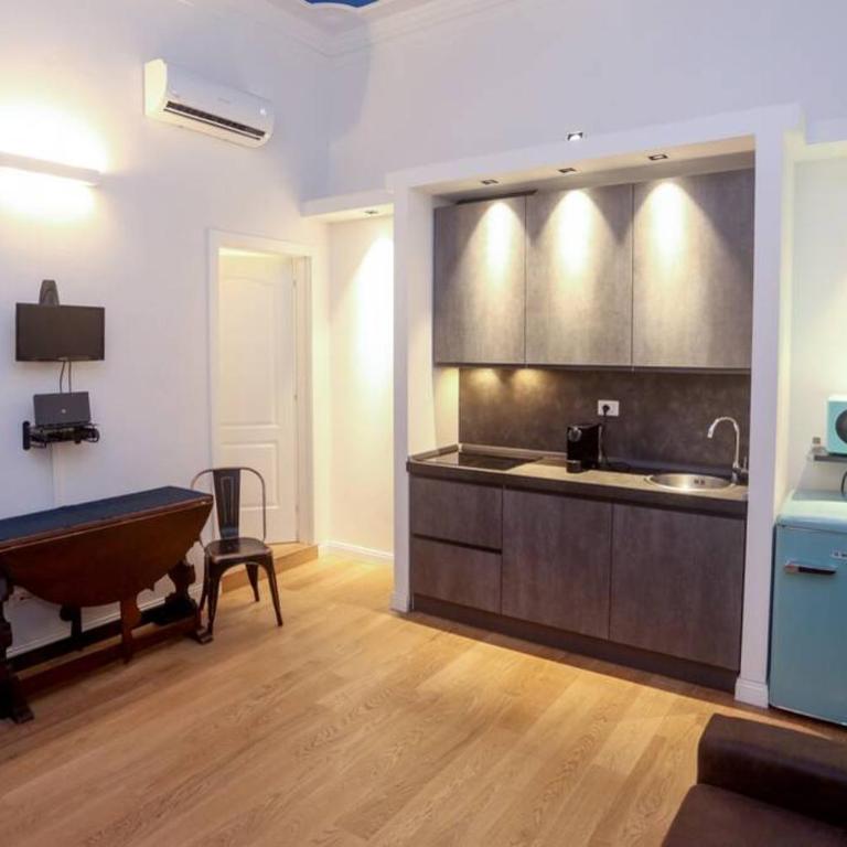 Elegant Quiet Flat 2 min from SMN Station - Appartamento con 3 Camere da Letto - 2