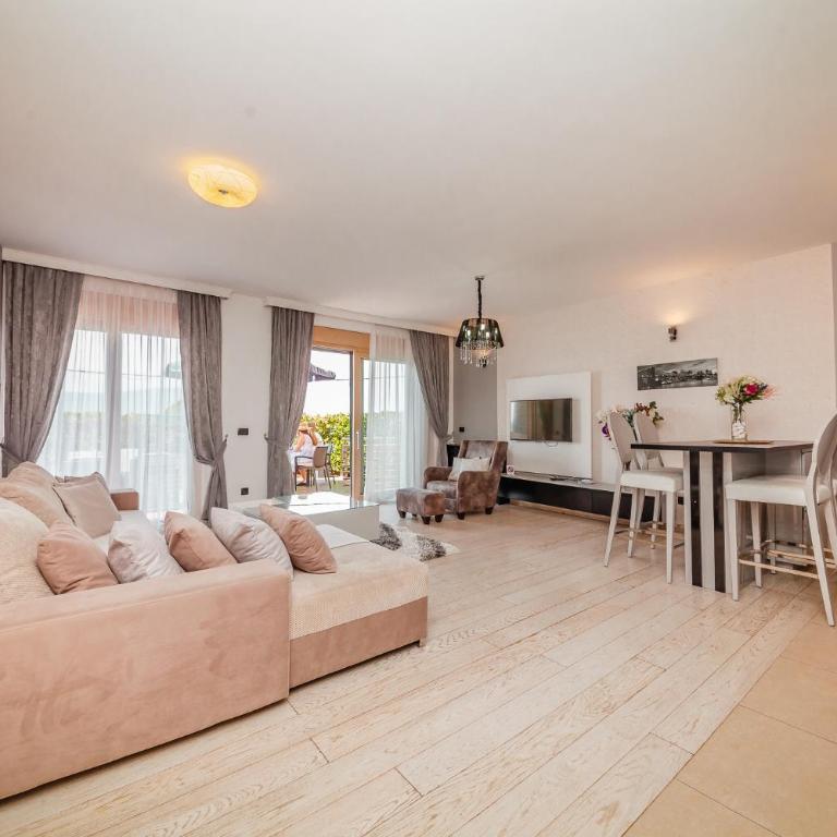 Apartments Villa Jelena - Apartman sa 2 Spavaće Sobe i Balkonom - 6