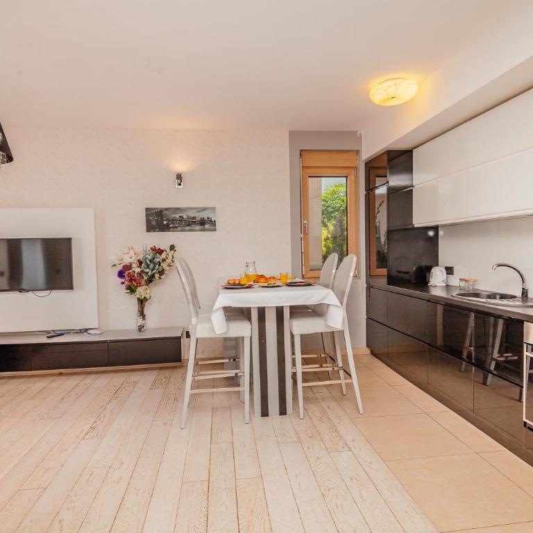 Apartments Villa Jelena - Apartman sa 2 Spavaće Sobe i Balkonom - 11
