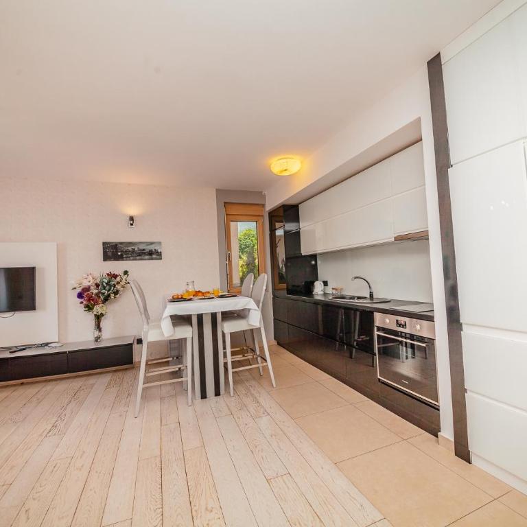 Apartments Villa Jelena - Apartman sa 2 Spavaće Sobe i Balkonom - 19