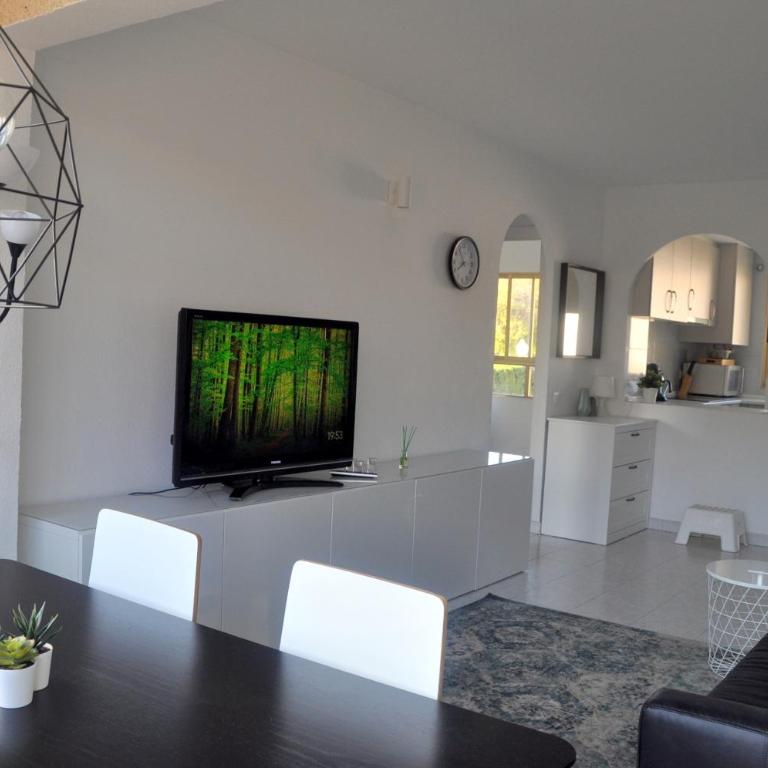 Apartamento con piscina y parking - Apartamento de 2 dormitorios - 3