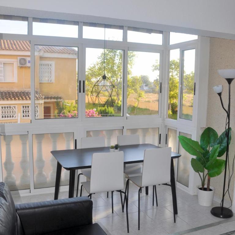 Apartamento con piscina y parking - Apartamento de 2 dormitorios - 28