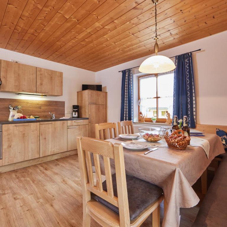 Ferienwohnungen Pfanzelter - Ferienwohnung mit Bergblick - 4