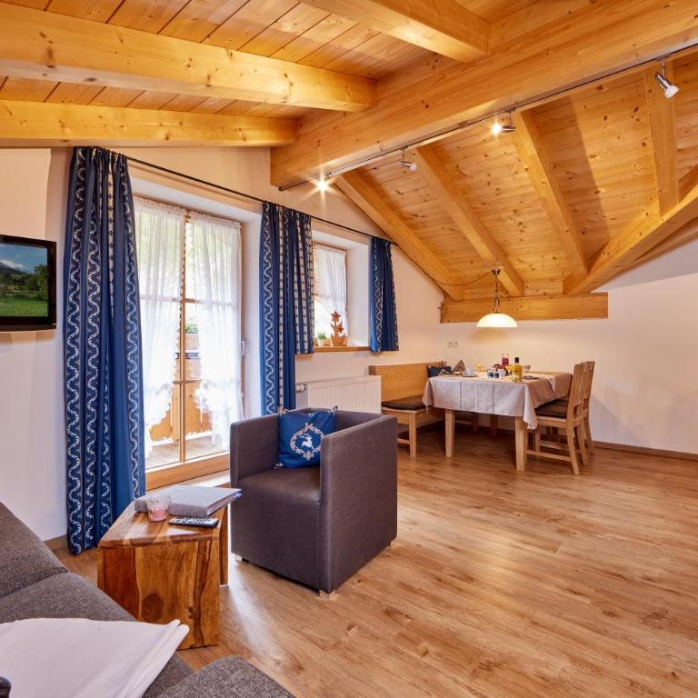 Ferienwohnungen Pfanzelter - Ferienwohnung mit Bergblick - 4