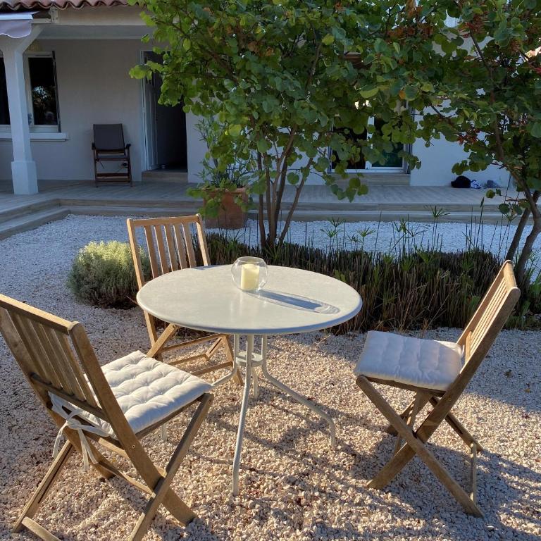 appartement rez de villa proche port et plages de Sanary - Apartamento de 3 dormitorios - 11
