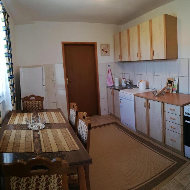 Sunset House Sarajevo - Four-Bedroom Vacation Home - 32
