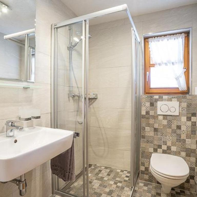 Landhaus Rudigier - Doppelzimmer mit Dusche - 1