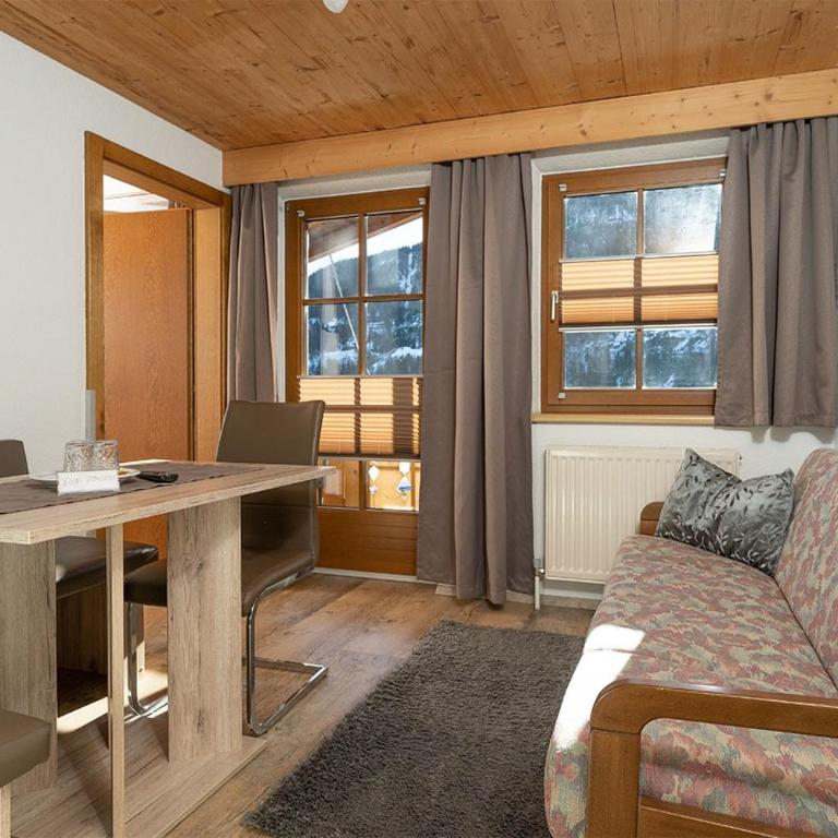 Pension Berggeist - Dreibettzimmer - 9
