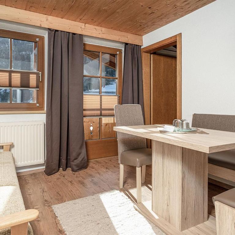 Pension Berggeist - Dreibettzimmer - 1