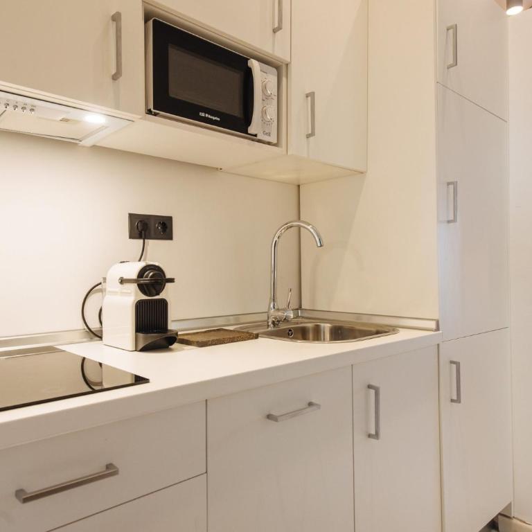 Suites Triana Sevilla Apartments - Loft - 4