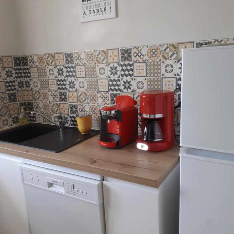 Appartement T2 entièrement rénové dans résidence calme - Appartement 1 Chambre - 16
