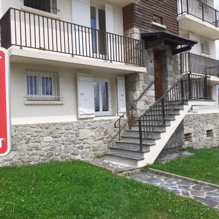 Appartement T2 entièrement rénové dans résidence calme - Appartement 1 Chambre - 9