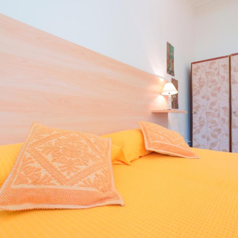 Fortyfourbandb - Double or Twin Room with Private External Bathroom - 9