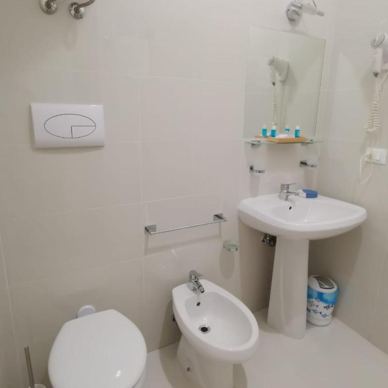 Al porticciolo - Camera Tripla con Bagno Privato - 4