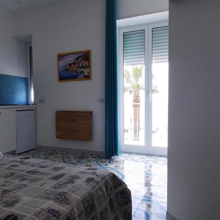 B & Beach - Camera Matrimoniale Deluxe con Balcone e Vista Mare - 13