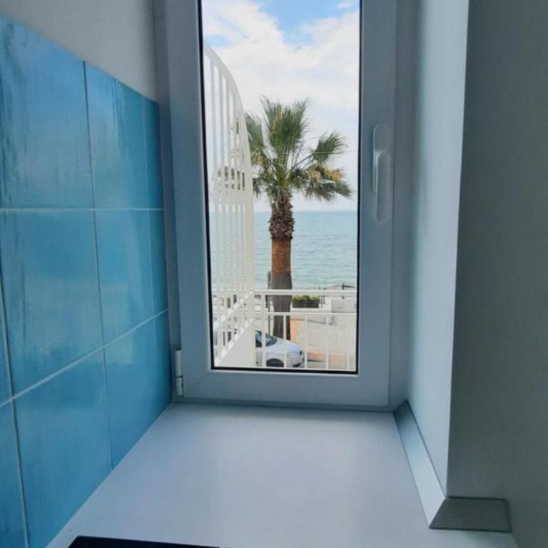 B & Beach - Camera Matrimoniale Deluxe con Balcone e Vista Mare - 5