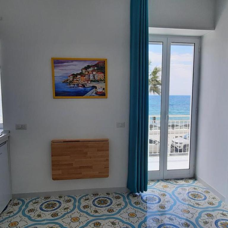 B & Beach - Camera Matrimoniale Deluxe con Balcone e Vista Mare - 3