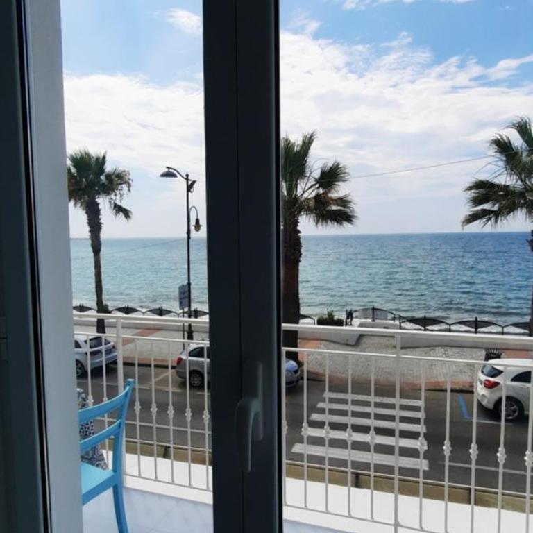 B & Beach - Camera Matrimoniale Deluxe con Balcone e Vista Mare - 1