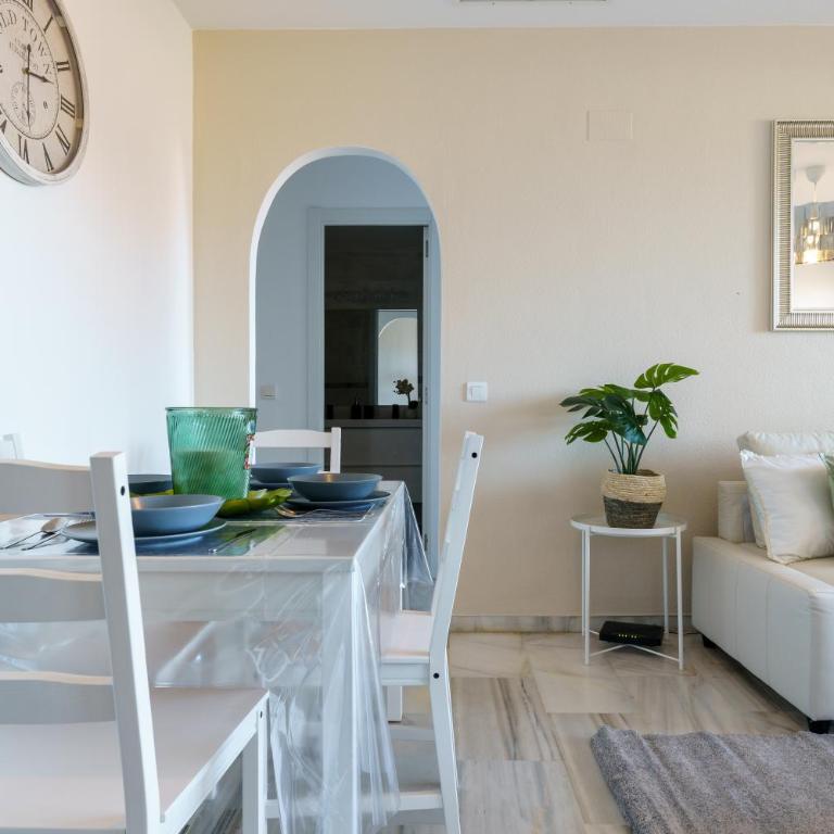 Chic Beachfront Flat with Amazing Sea Views and Private Indoor Parking - Apartment with Sea View - 9