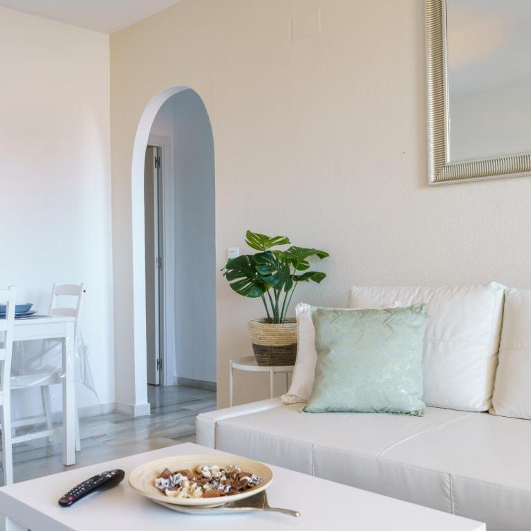 Chic Beachfront Flat with Amazing Sea Views and Private Indoor Parking - Apartment with Sea View - 8
