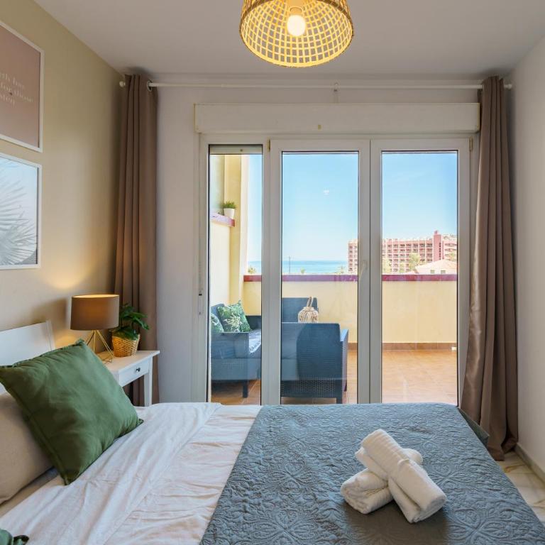 Chic Beachfront Flat with Amazing Sea Views and Private Indoor Parking - Apartment with Sea View - 12