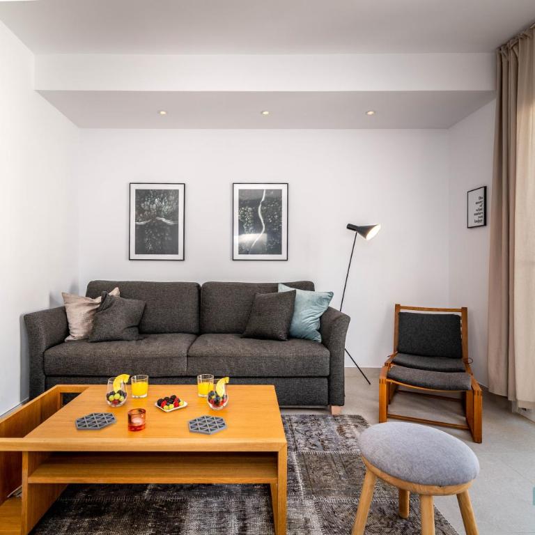 Top renovated penthouse in Los Naranjos - Two-Bedroom Apartment - 10