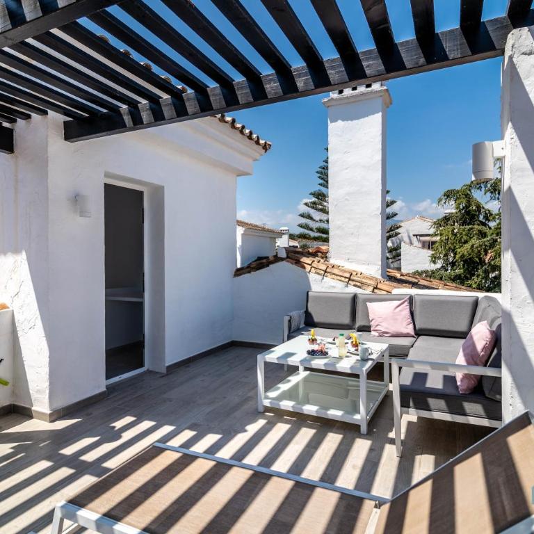 Top renovated penthouse in Los Naranjos - Two-Bedroom Apartment - 44