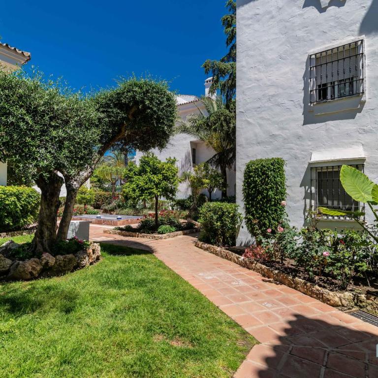 Top renovated penthouse in Los Naranjos - Two-Bedroom Apartment - 7