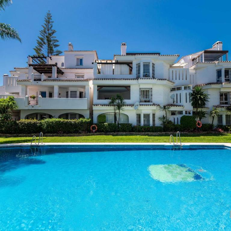 Top renovated penthouse in Los Naranjos - Two-Bedroom Apartment - 4