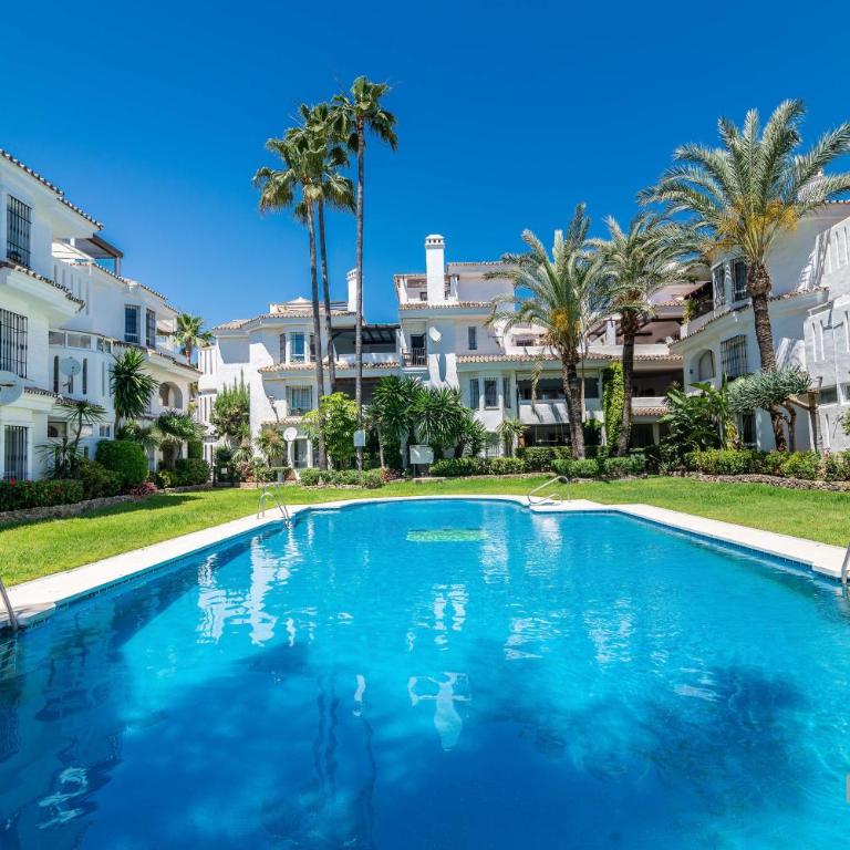 Top renovated penthouse in Los Naranjos - Two-Bedroom Apartment - 2