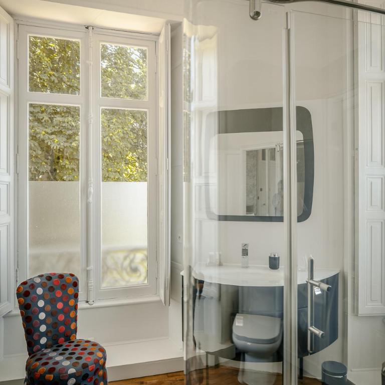 Château des Orchidées Stay in a French Castle - Chambre Double Deluxe avec Douche - 3