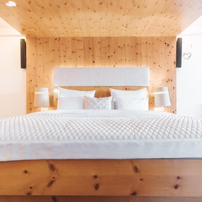 Superior Hotel Schneider Ski-in & Ski-out - Hochzeitssuite mit Infrarotkabine und Bergblick - 4