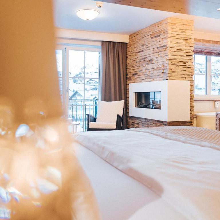 Superior Hotel Schneider Ski-in & Ski-out - Hochzeitssuite mit Infrarotkabine und Bergblick - 10