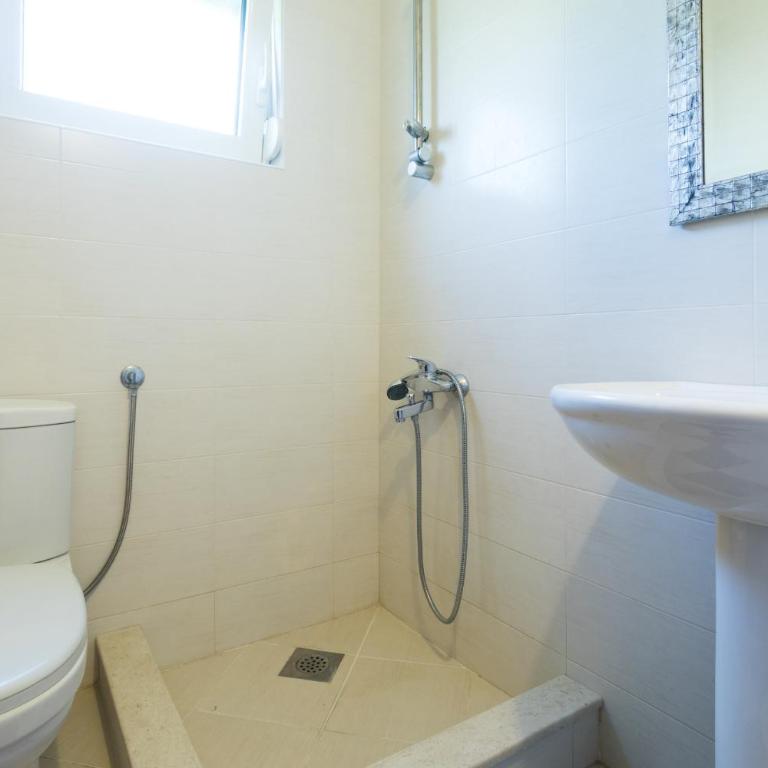 Vera Apartments - Dvokrevetna Soba sa Bračnim Krevetom i Balkonom - 10