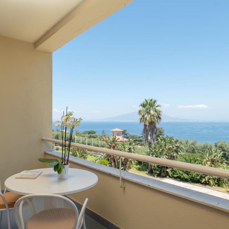 Grand Hotel Vesuvio - Camera Familiare con Vista Mare - 2