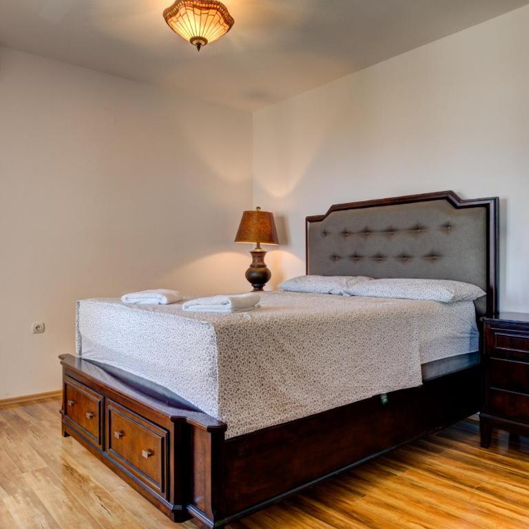 Vera Apartments - Porodična Soba sa Balkonom - 9
