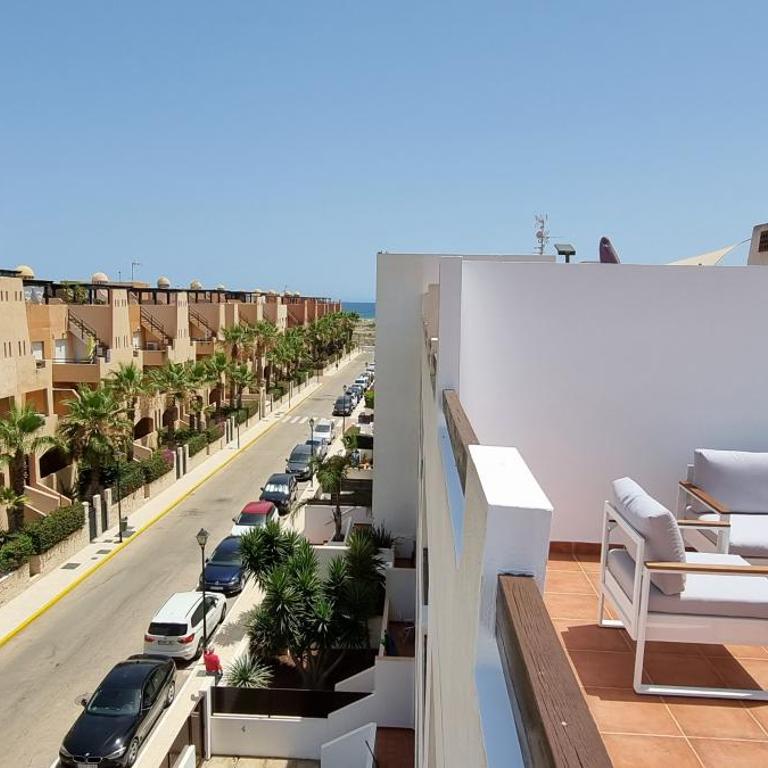Apartamentos Paraíso Vera Playa, Ático Alborada con solárium grande privado, a pie de playa, WIFI - Apartamento de 2 dormitorios - 18