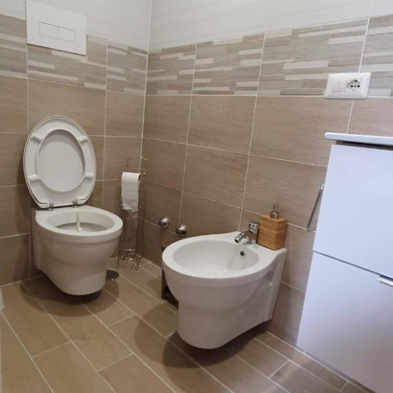 Le Vie del Centro - B&B - Camera Matrimoniale con Bagno Privato - 5