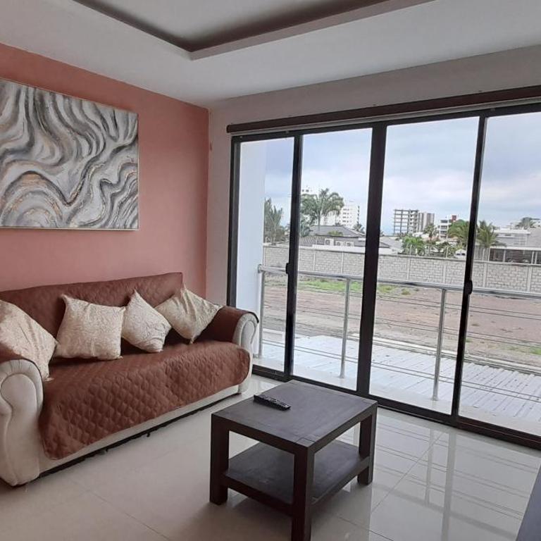 Espectacular departamento de tres habitaciones en Edificación Amaralto - Three-Bedroom Apartment - 1