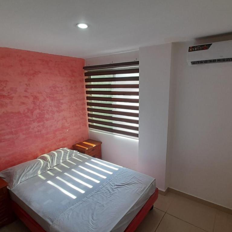 Espectacular departamento de tres habitaciones en Edificación Amaralto - Three-Bedroom Apartment - 25