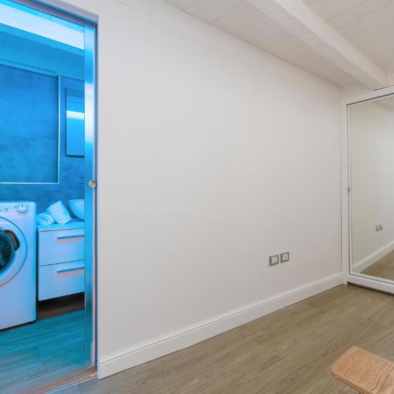 GuestHost - Ferrara Mayr White Apartment - One-Bedroom Apartment - 10