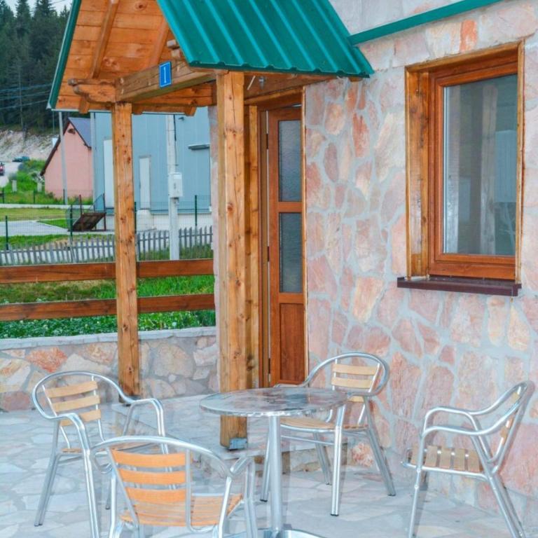 Guesthouse MG - Three-Bedroom House - 2